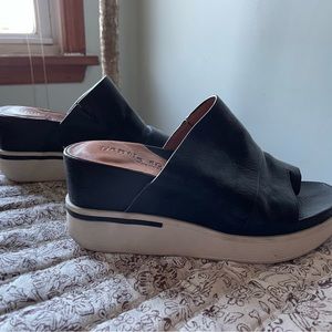 EUC Gentle Souls by Kenneth Cole Size 6.